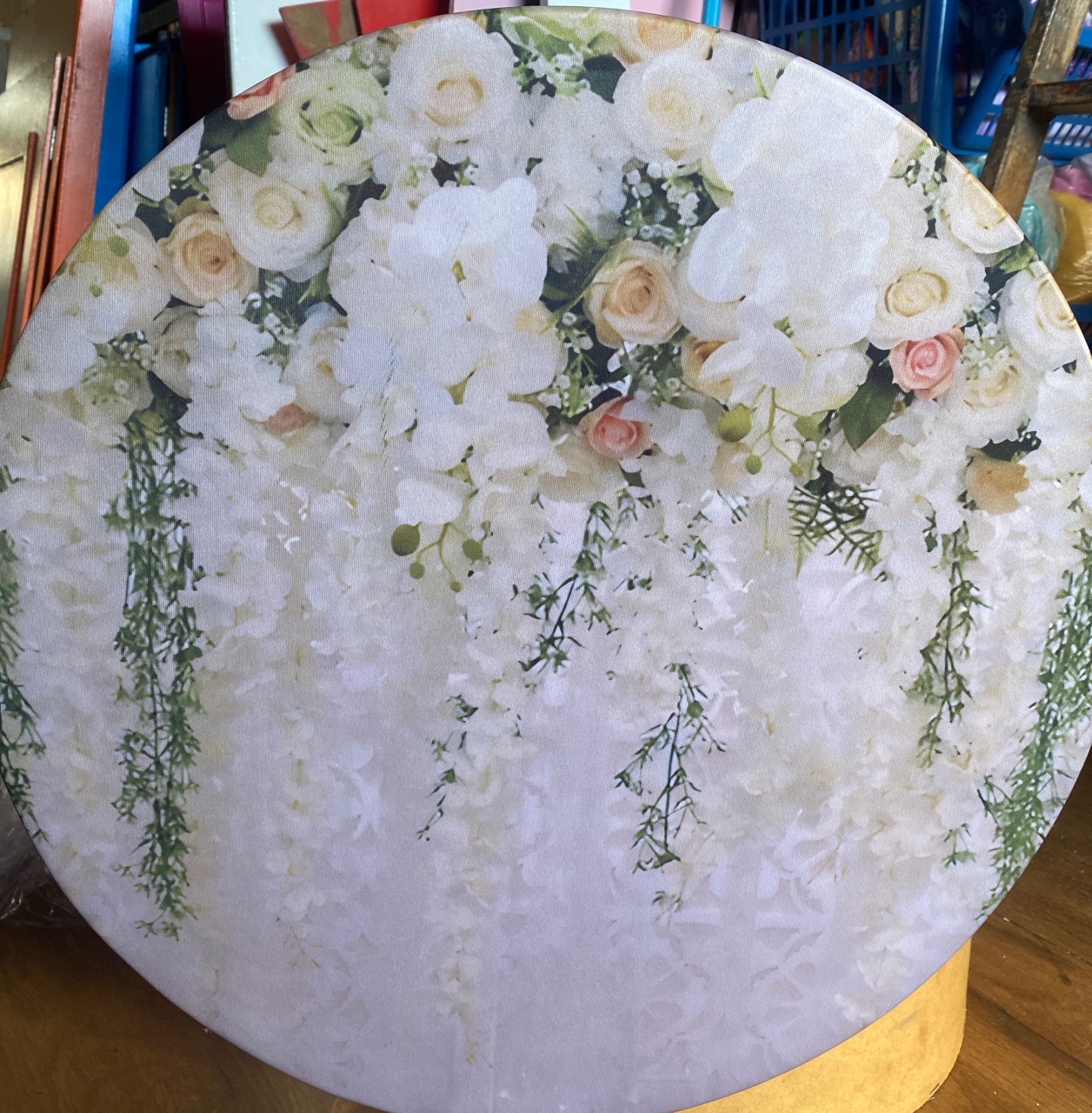 Mini Painel Branco Com Rosas Neutras - Pacalu Locações 