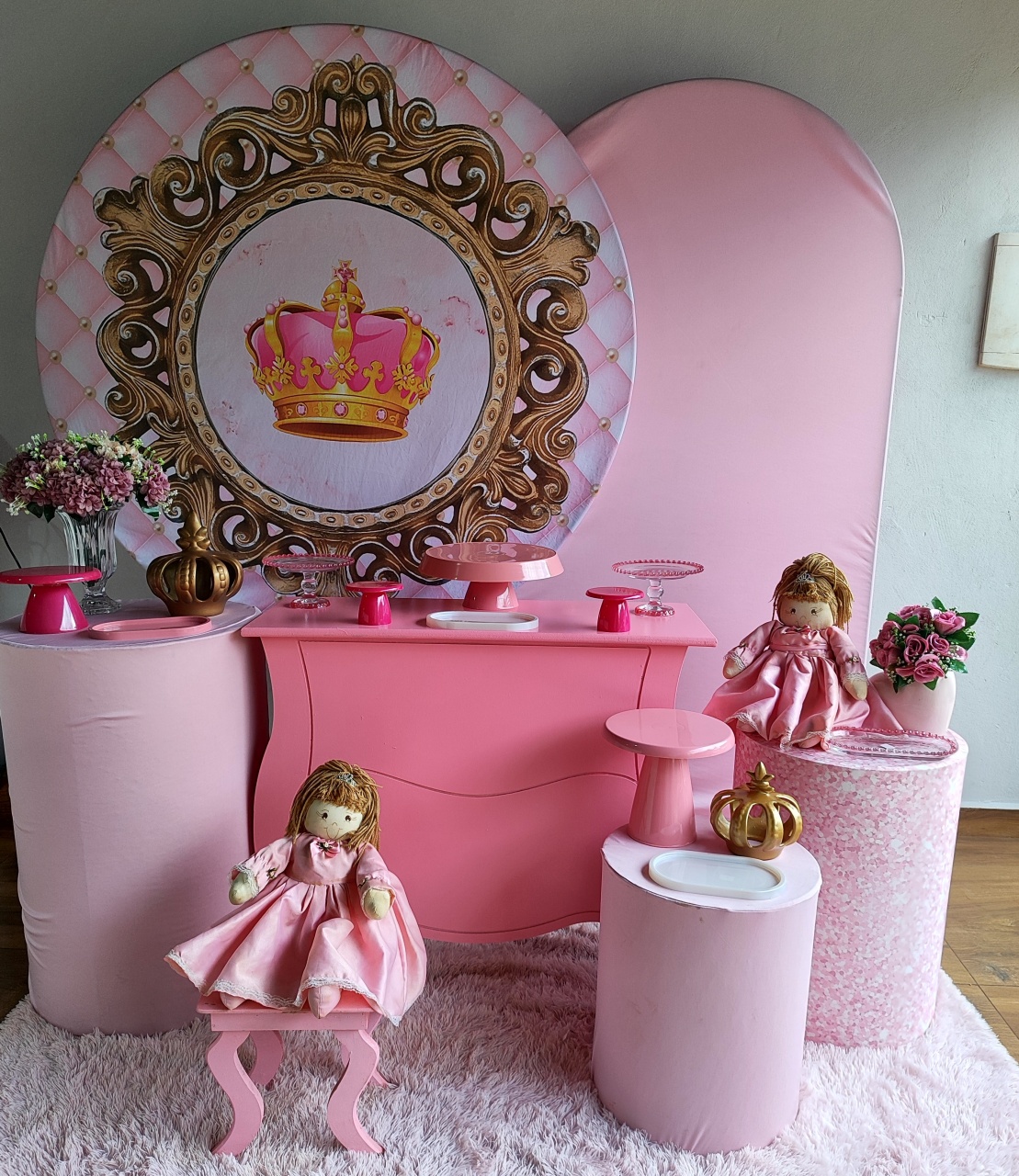 Kit Coroa Rosa Boneca  - Pacalu Locações 