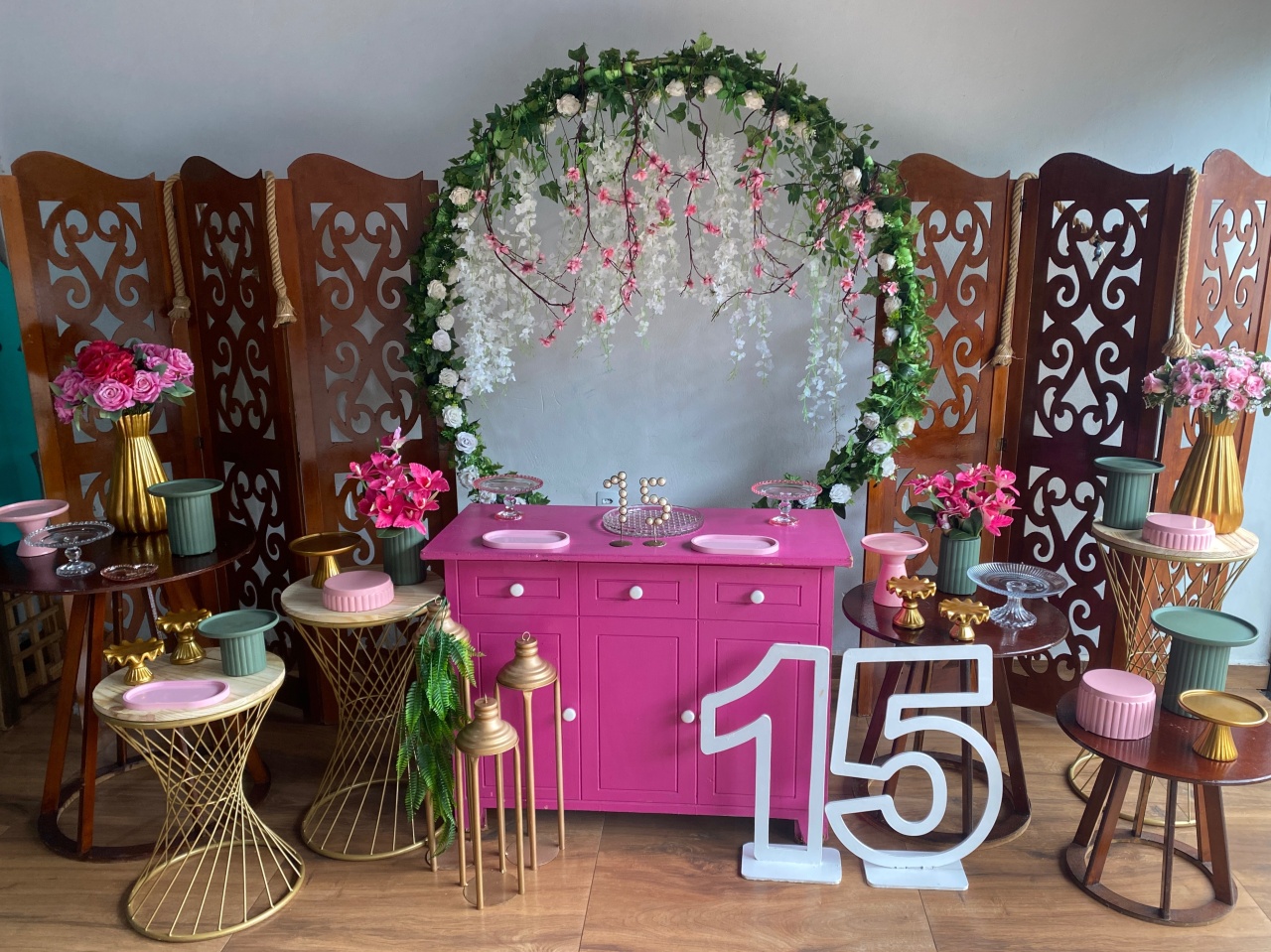 15 Anos Rústico Com Rosa  - Pacalu Locações 
