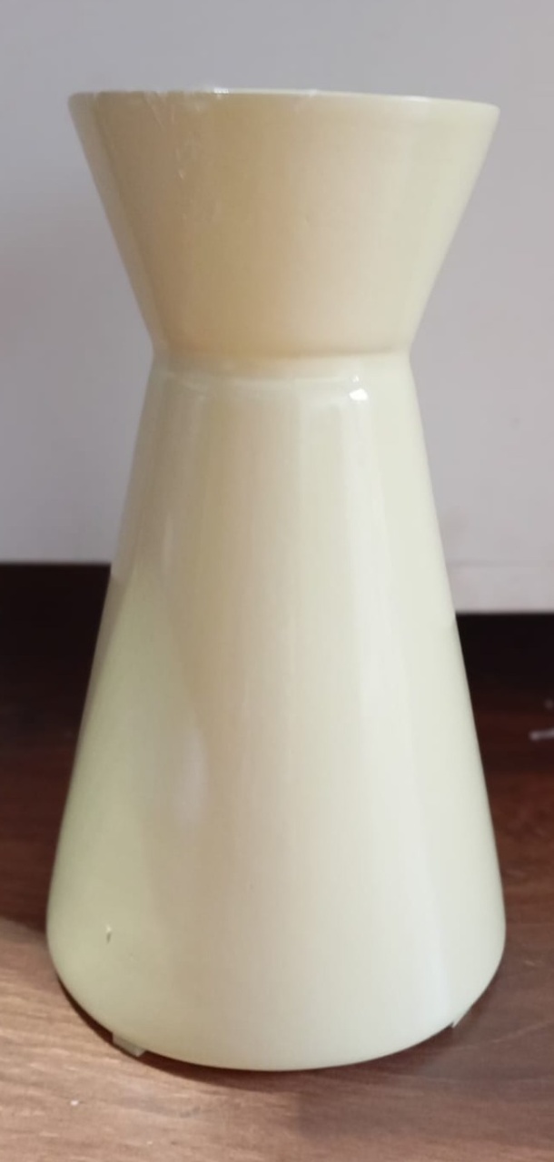 Vaso Cone Amarelo Candy de Louça - Pacalu Locações 