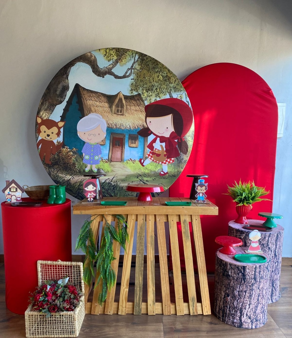 Kit Chapeuzinho Vermelho  - Pacalu Locações 