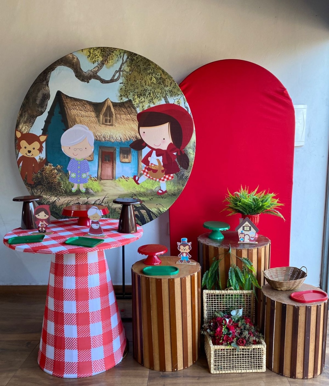 Kit Chapeuzinho  Vermelho  - Pacalu Locações 