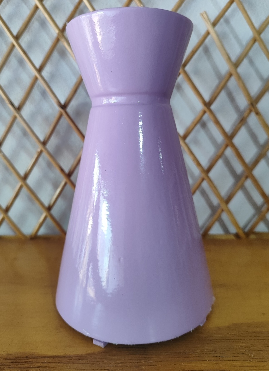 Vaso Cone Lilas de Louça - Pacalu Locações 