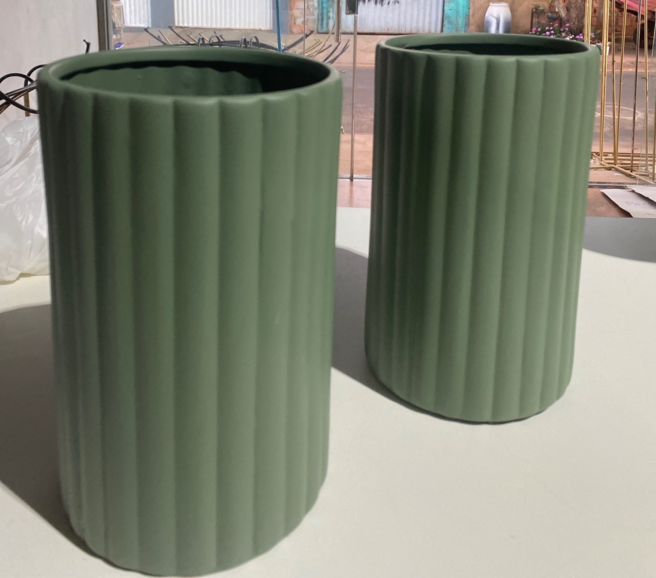 Vaso Romano Verde Fosco G Louça - Pacalu Locações 