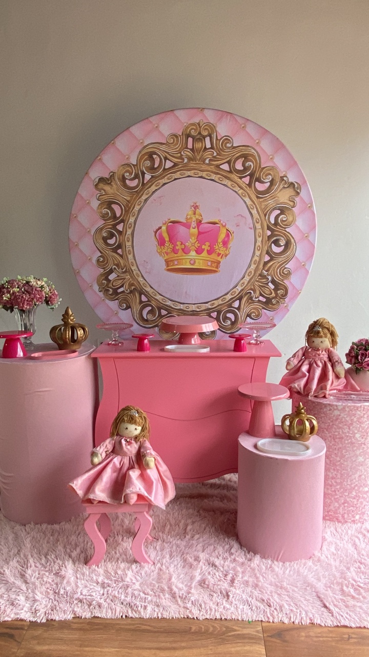 Kit Coroa Rosa Bonecas  - Pacalu Locações 