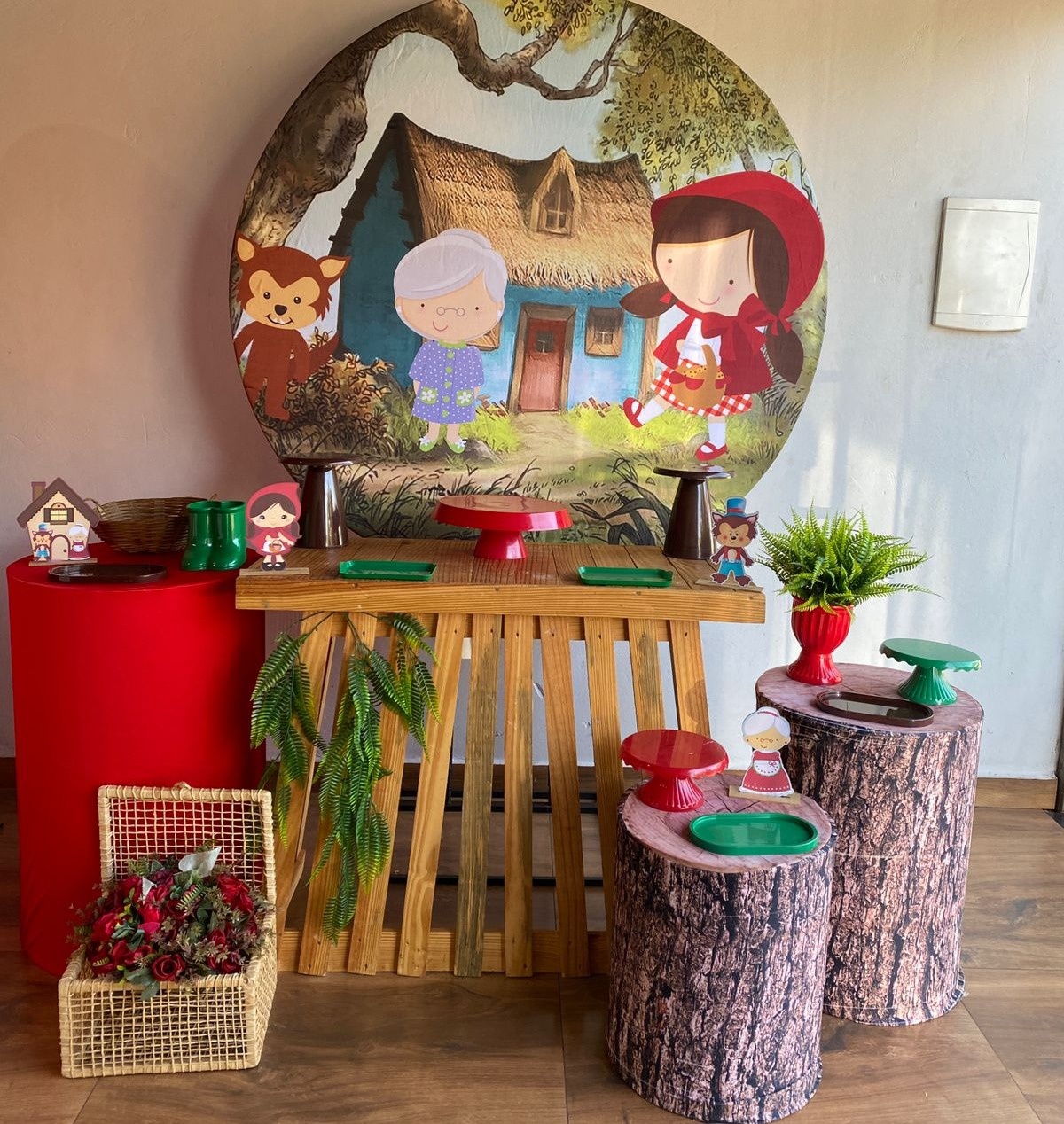 Kit  Chapeuzinho Vermelho  - Pacalu Locações 