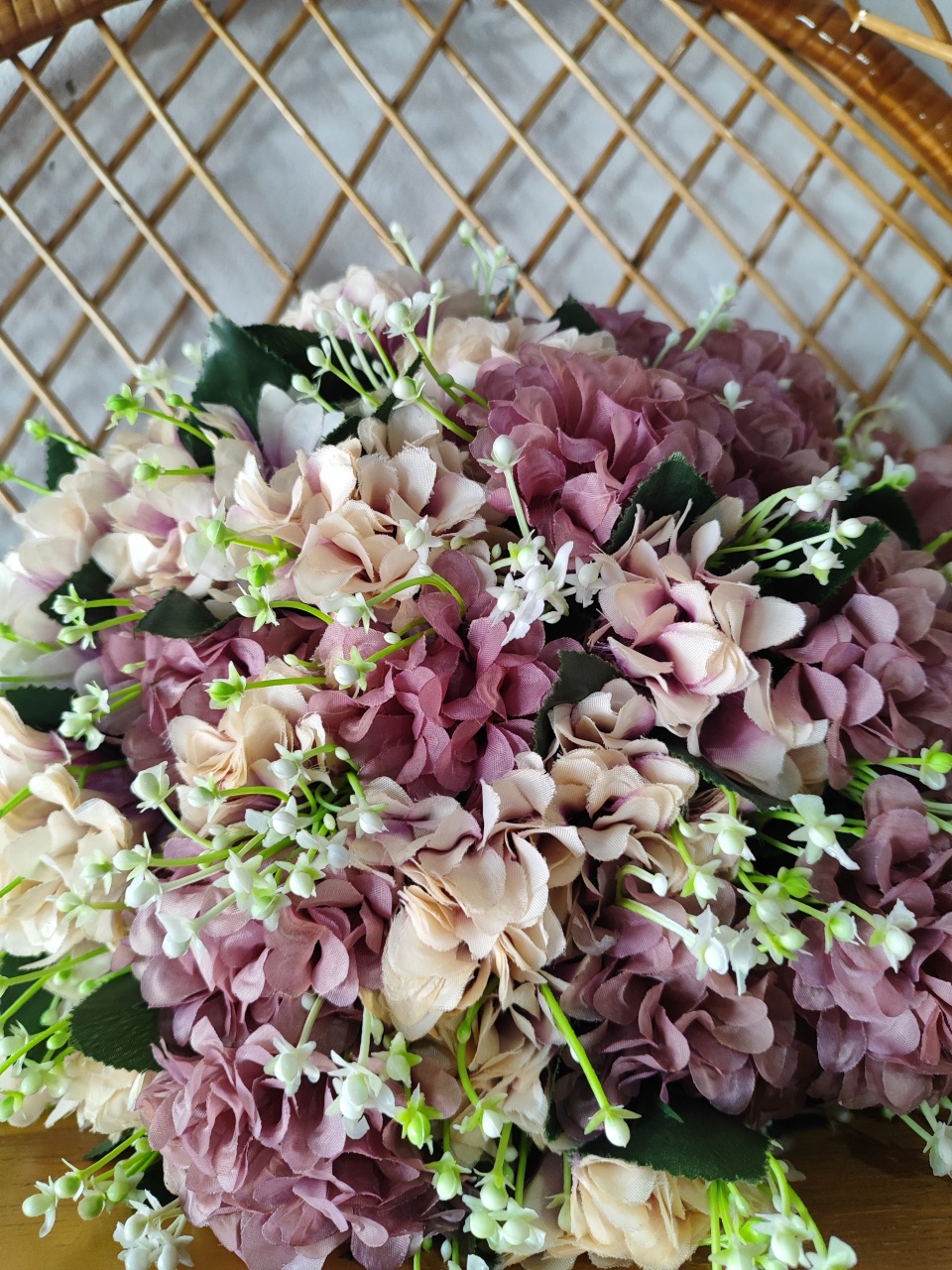 Arranjo de Flores Rose Claro E Escuro  - Pacalu Locações 