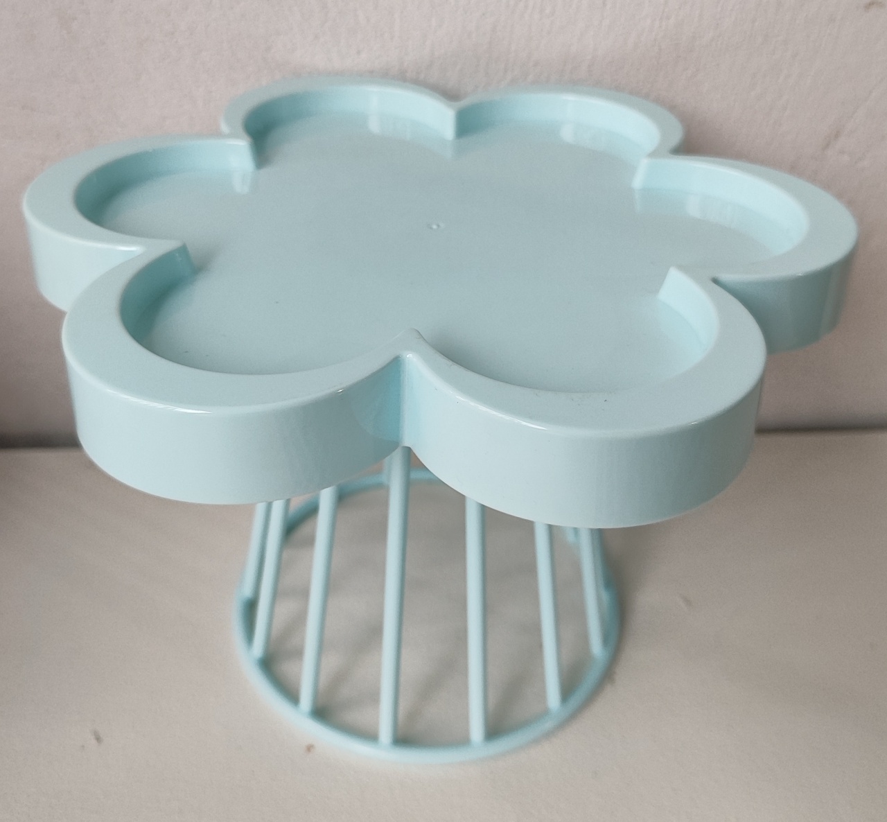 Bandeja Flor de Plastico Azul Bebe - Pacalu Locações 