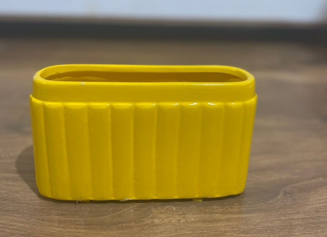 Floreira de Louça Amarelo - Pacalu Locações 