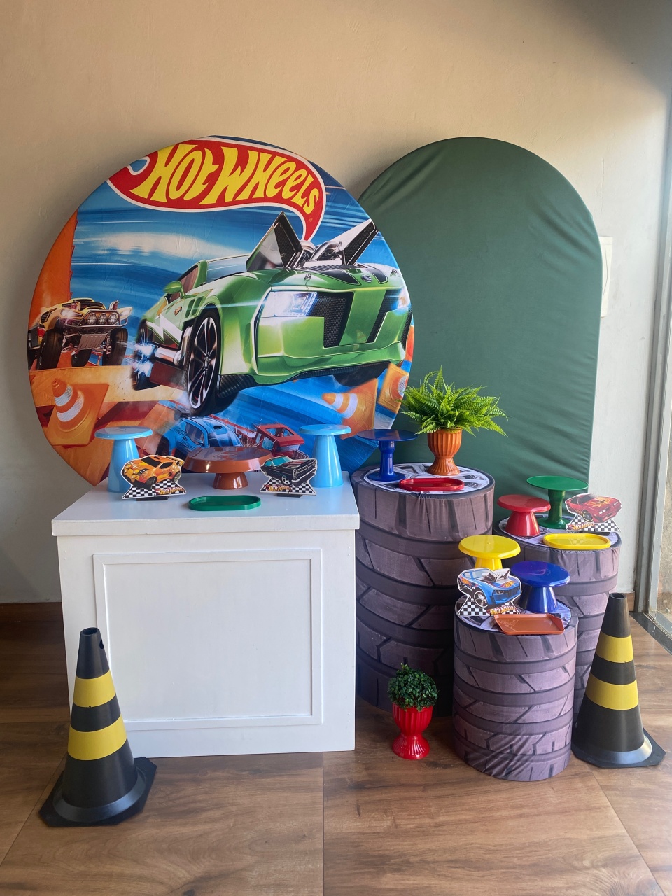 Kit Hot Hot Wheels - Pacalu Locações 