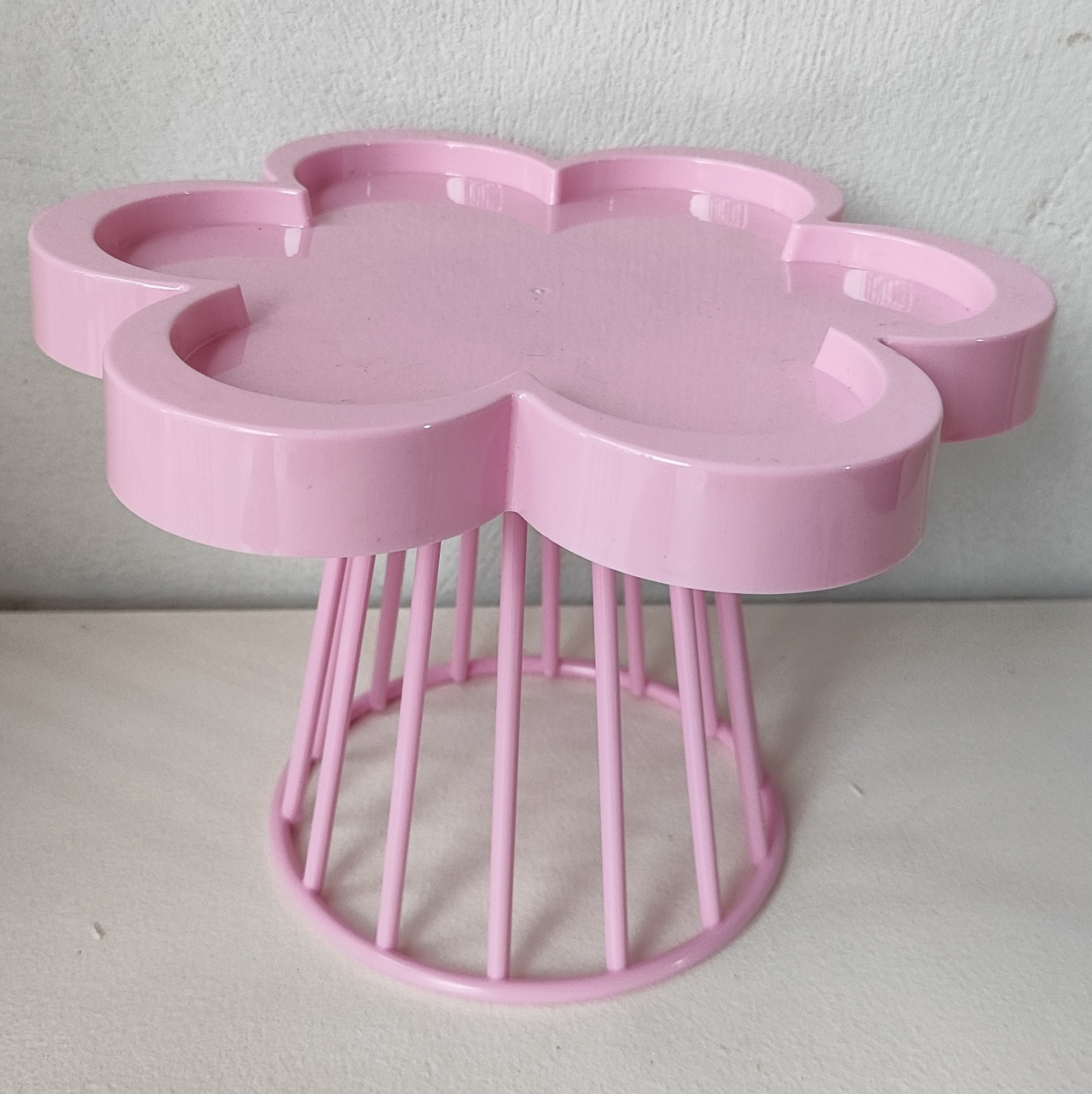 Bandeja Flor de Plastico Rosa Bebe  - Pacalu Locações 
