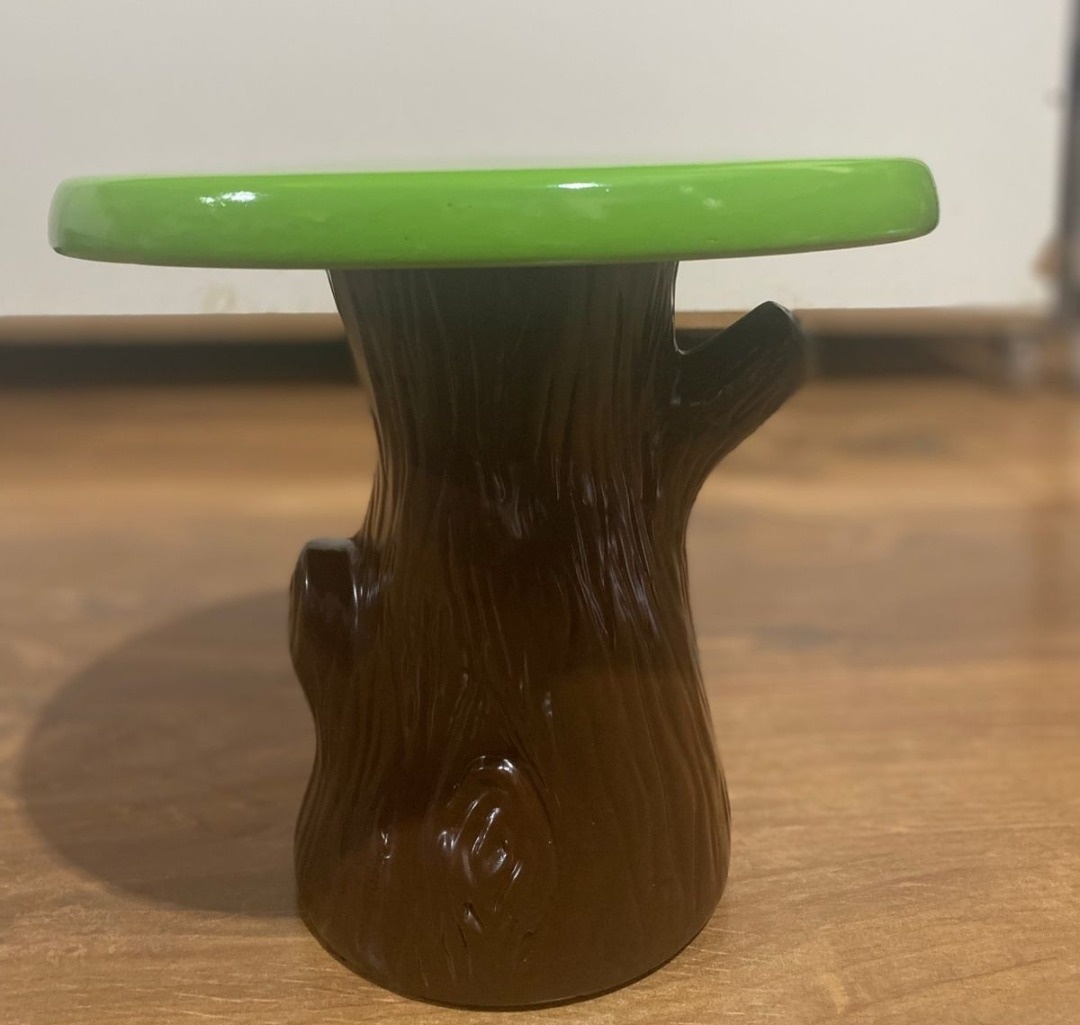 Boleira de Tronco Marrom E Verde Louça - Pacalu Locações 