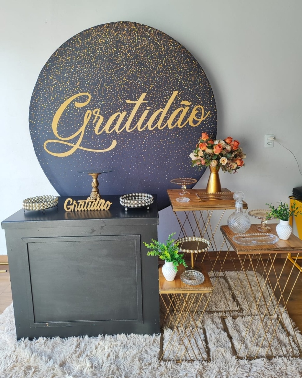 Kit Adulto Preto Com Dourado Gratidão  - Pacalu Locações 