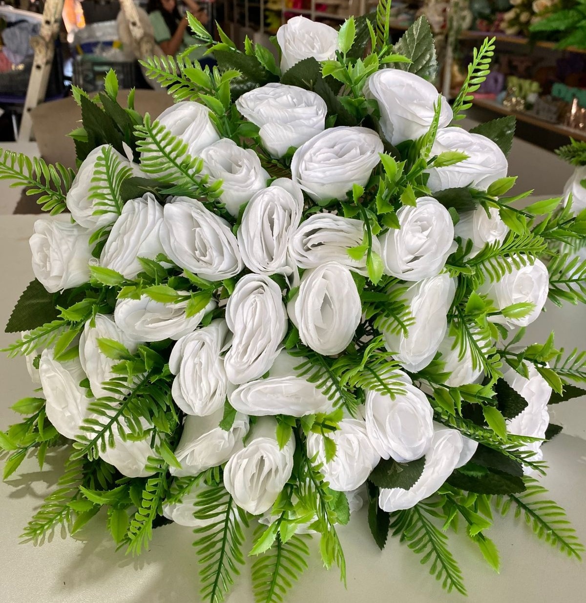 Arranjo de Flores M Branco Inteiro - Pacalu Locações 