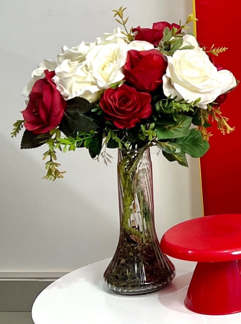 Vaso Transparente E Rosas - AZ PEGUE E MONTE