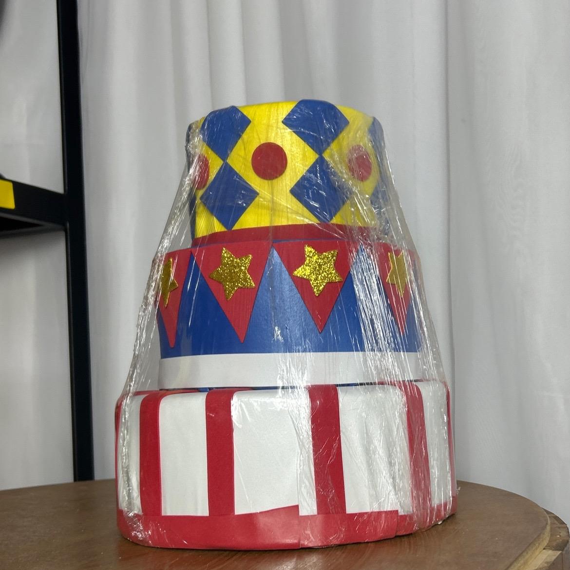 Bolo Fake Circo Vermelho-3 Andares - AZ PEGUE E MONTE