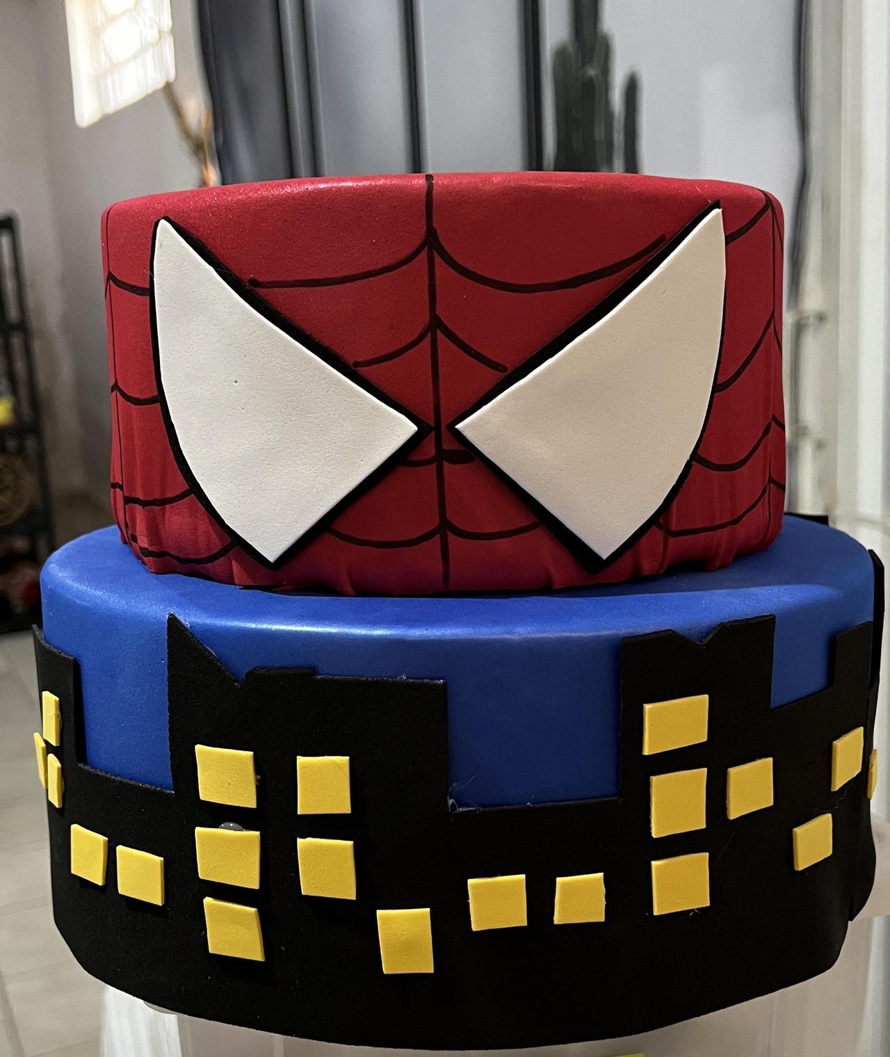 Bolo de 2 Andares - Homem Aranha - AZ PEGUE E MONTE