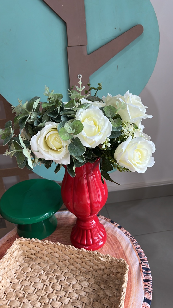 Arranjo de Flor Branco E Verde - AZ PEGUE E MONTE