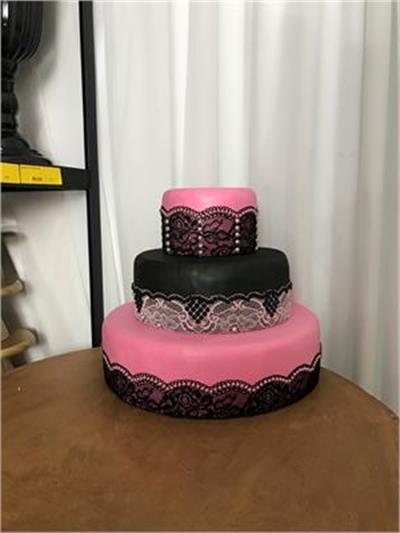 Bolo Fake Rosa E Preto - AZ PEGUE E MONTE