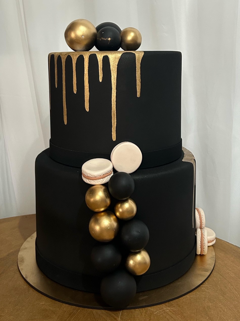 Bolo Fake 2 Andares - Preto E Dourado - AZ PEGUE E MONTE
