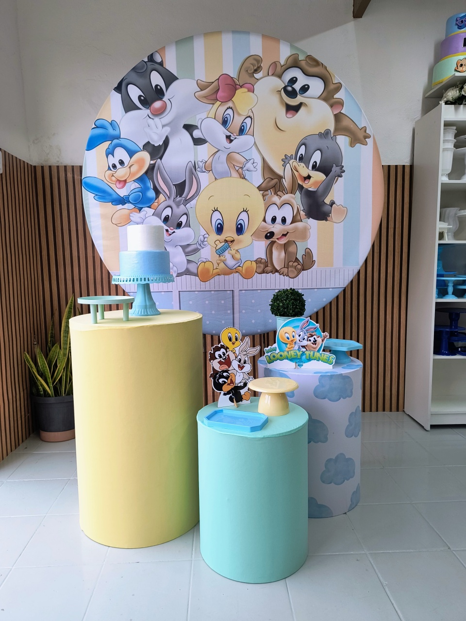 Kit Prata  Baby Lonney Tunnes  - Lilas Decor Locações e Festas