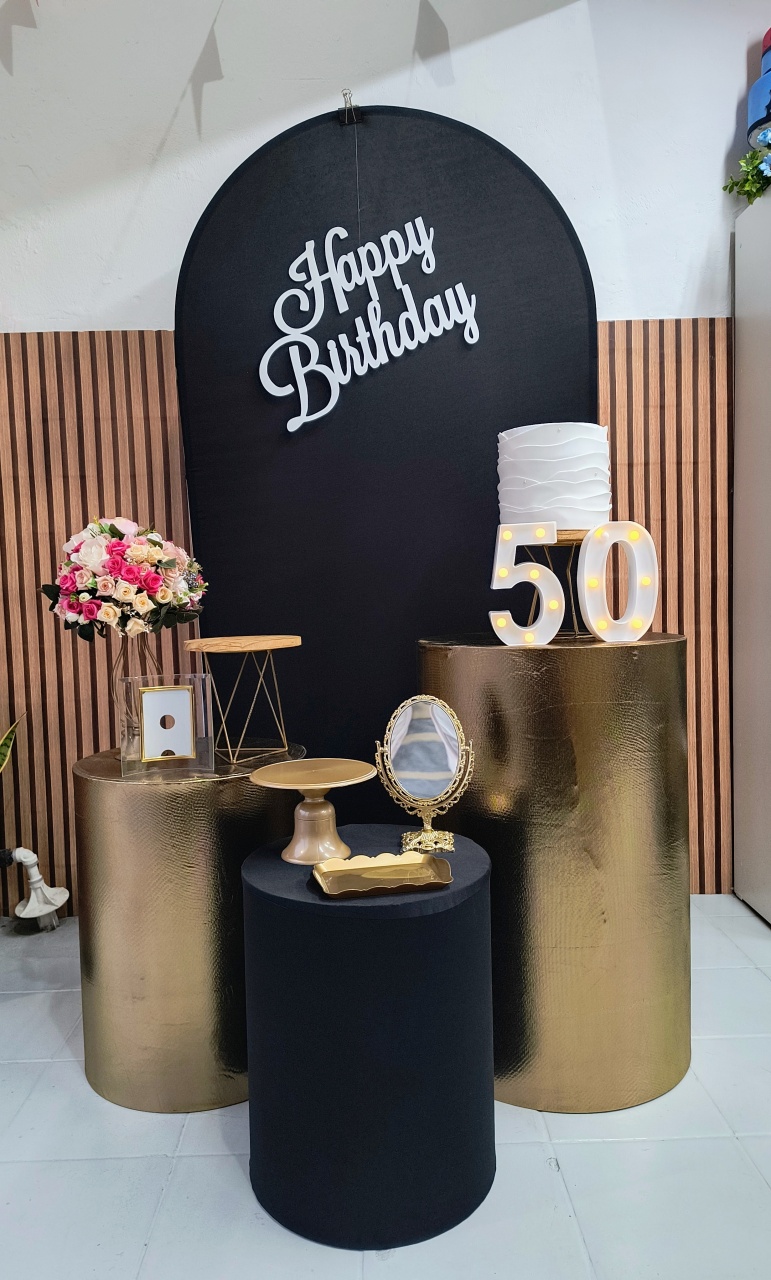 Kit Ouro Preto E Dourado Happy Birthday  - Lilas Decor Locações e Festas