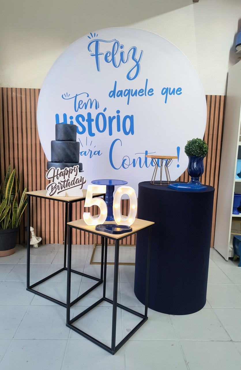 Kit Ouro Feliz Daquele Que Tem Historia  - Lilas Decor Locações e Festas
