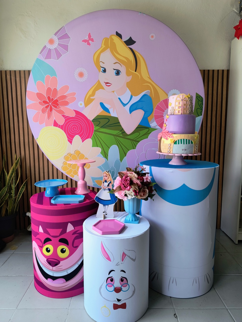 Kit Prata Alice No Pais das Maravilhas  - Lilas Decor Locações e Festas