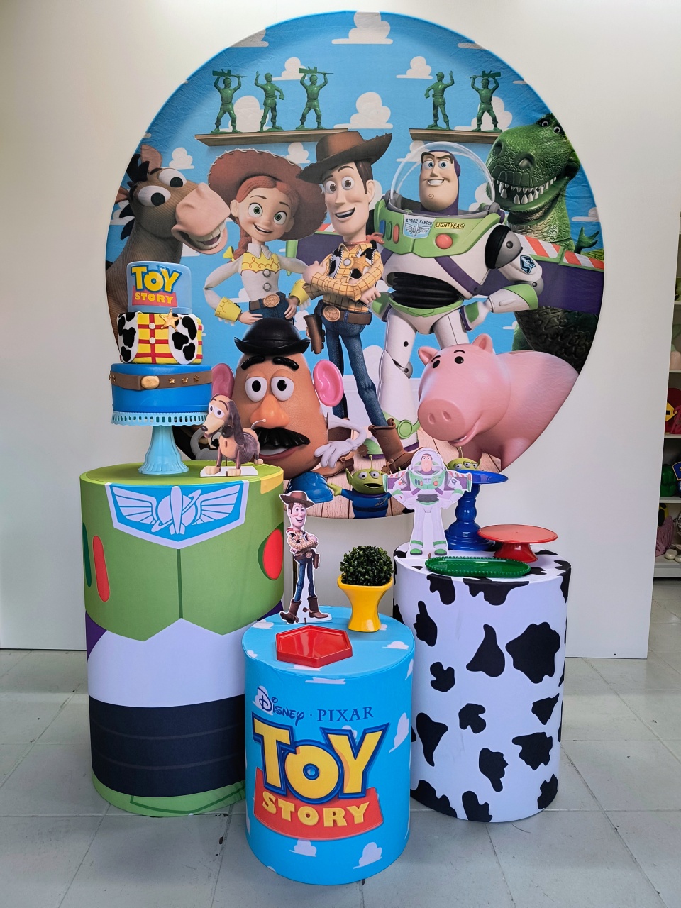 Kit Prata Toy Store - Lilas Decor Locações e Festas
