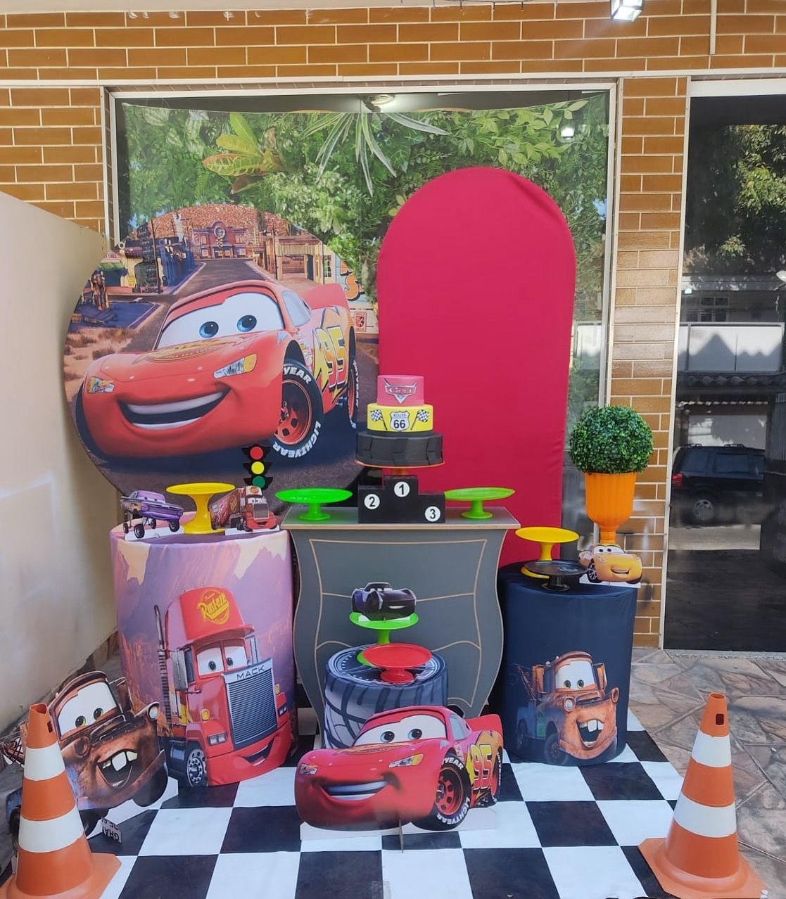 Carros 2 Com Romano - CARLOS HENRIQUES DE OLIVEIRA CRESPO 52601125