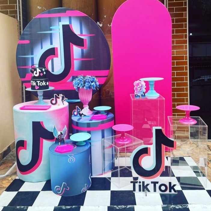 Tiktok Com Acrilico - CARLOS HENRIQUES DE OLIVEIRA CRESPO 52601125