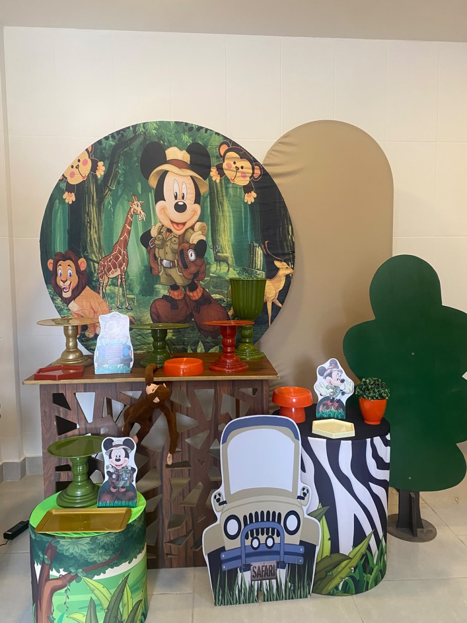 Mickey Safari 2 - CARLOS HENRIQUES DE OLIVEIRA CRESPO 52601125