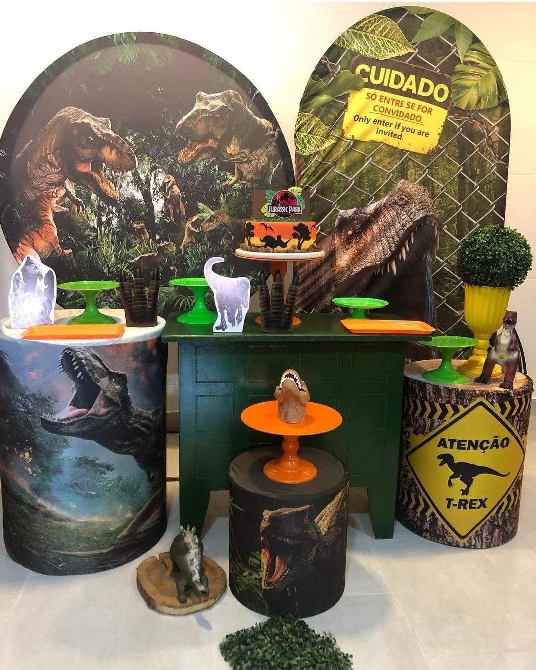 Dinossauro Completo - CARLOS HENRIQUES DE OLIVEIRA CRESPO 52601125