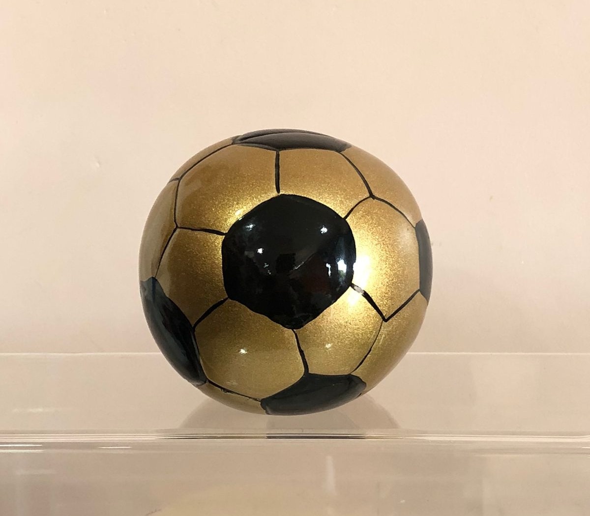 Bola Futebol Dourada E Preta Cerâmica  - Selminha Lokfest