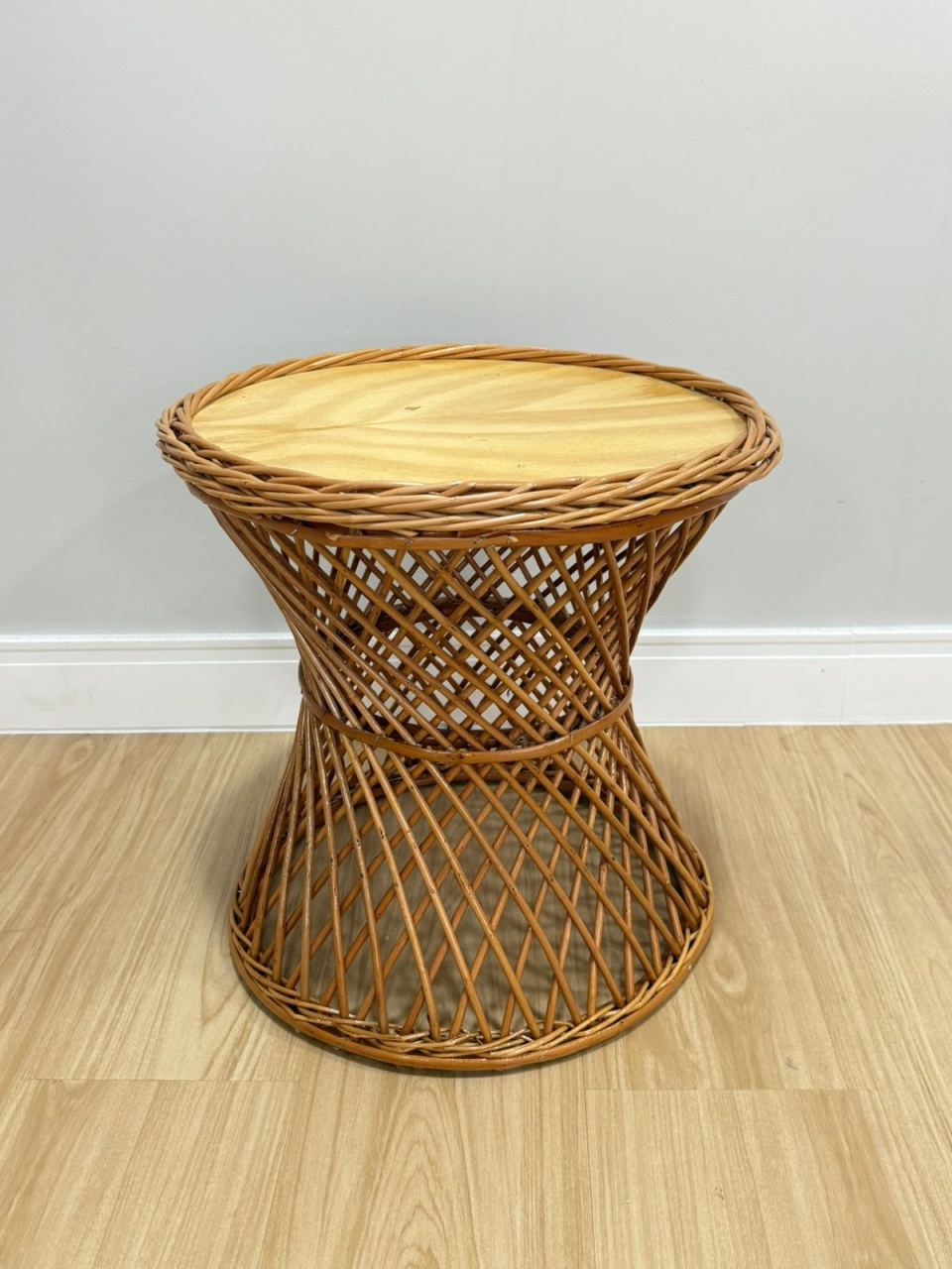 Mesa Cinturinha de Vime P Slim (40X40) - Selminha Lokfest