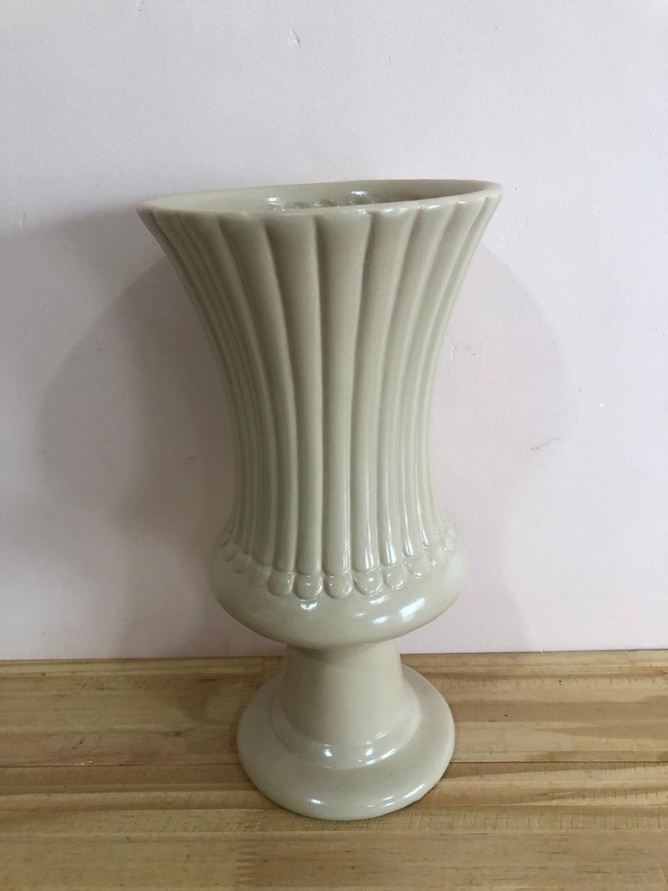 Vaso Pavão Cerâmica Bege (29Cm) - Selminha Lokfest
