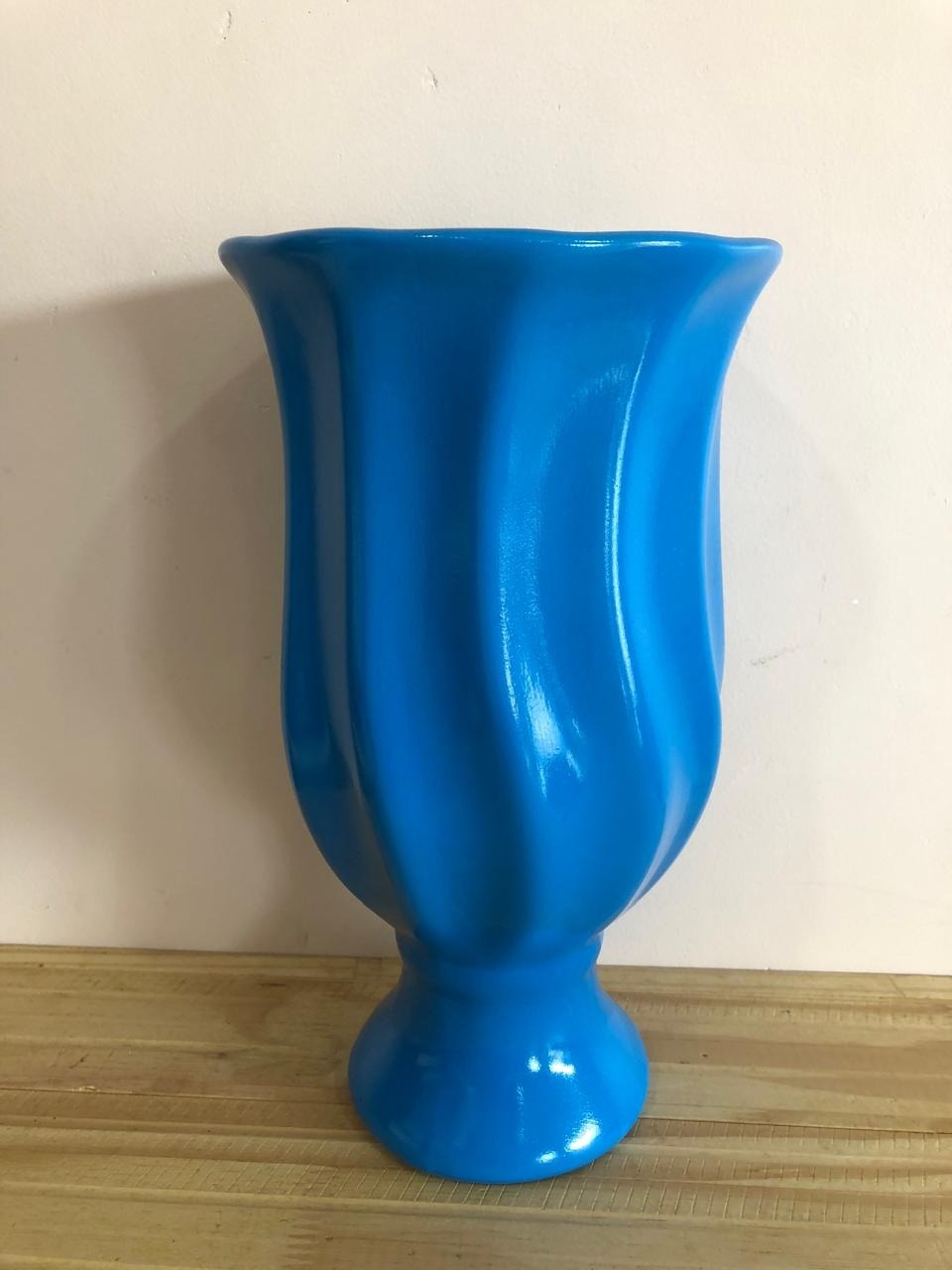 Vaso Torcido Cerâmica Azul Celeste (30Cm) - Selminha Lokfest