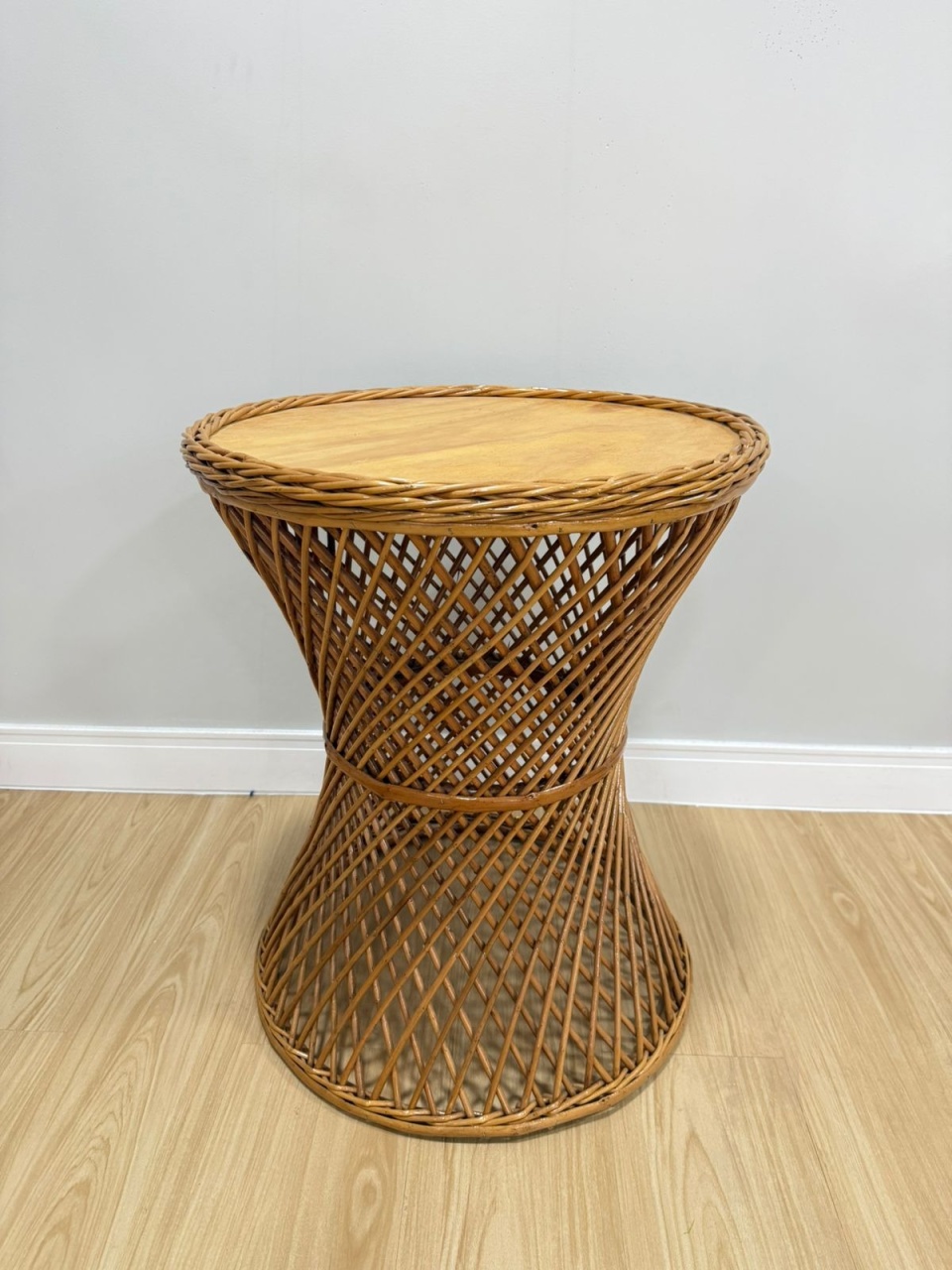 Mesa Cinturinha de Vime M (60X50) - Selminha Lokfest