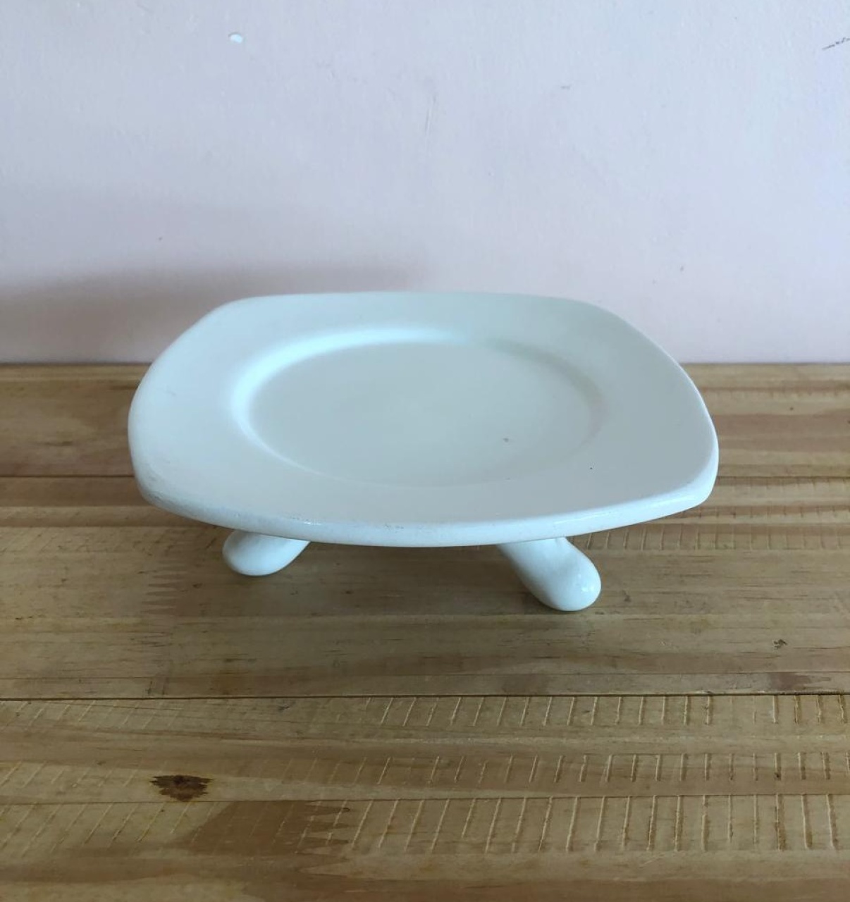 Bandeja Redonda C/ Pés Cerâmica Branca Mini (15X5) - Selminha Lokfest