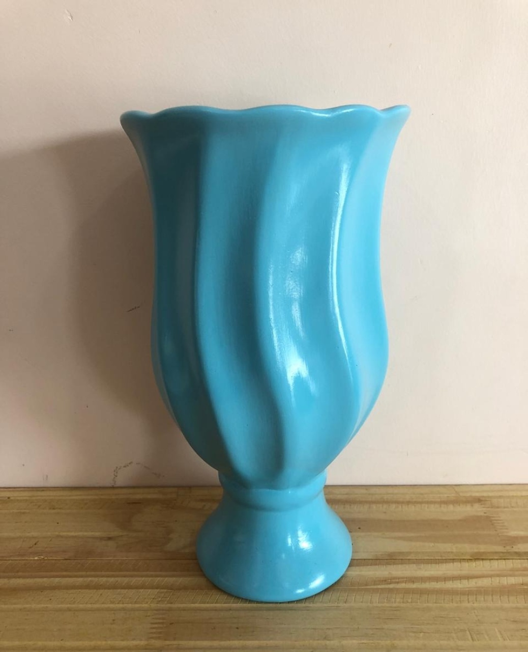 Vaso Torcido Cerâmica Azul Bebê (30Cm) - Selminha Lokfest