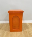 Mesa Quadrada Perfurada Pequena Laranja - imagem 1