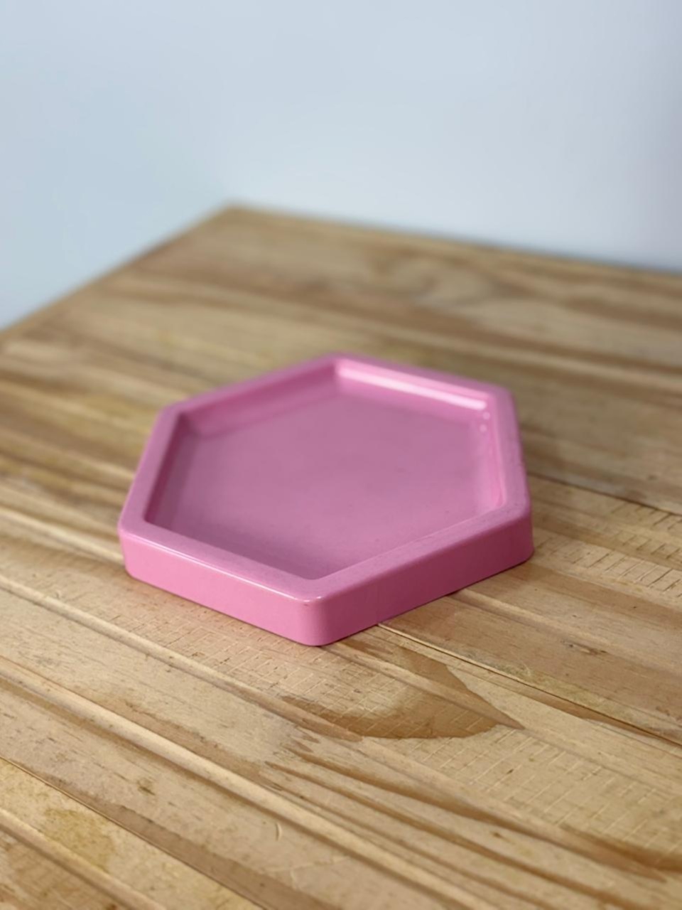 Bandeja Sextavada Plástica Rosa P (16X18) - Selminha Lokfest