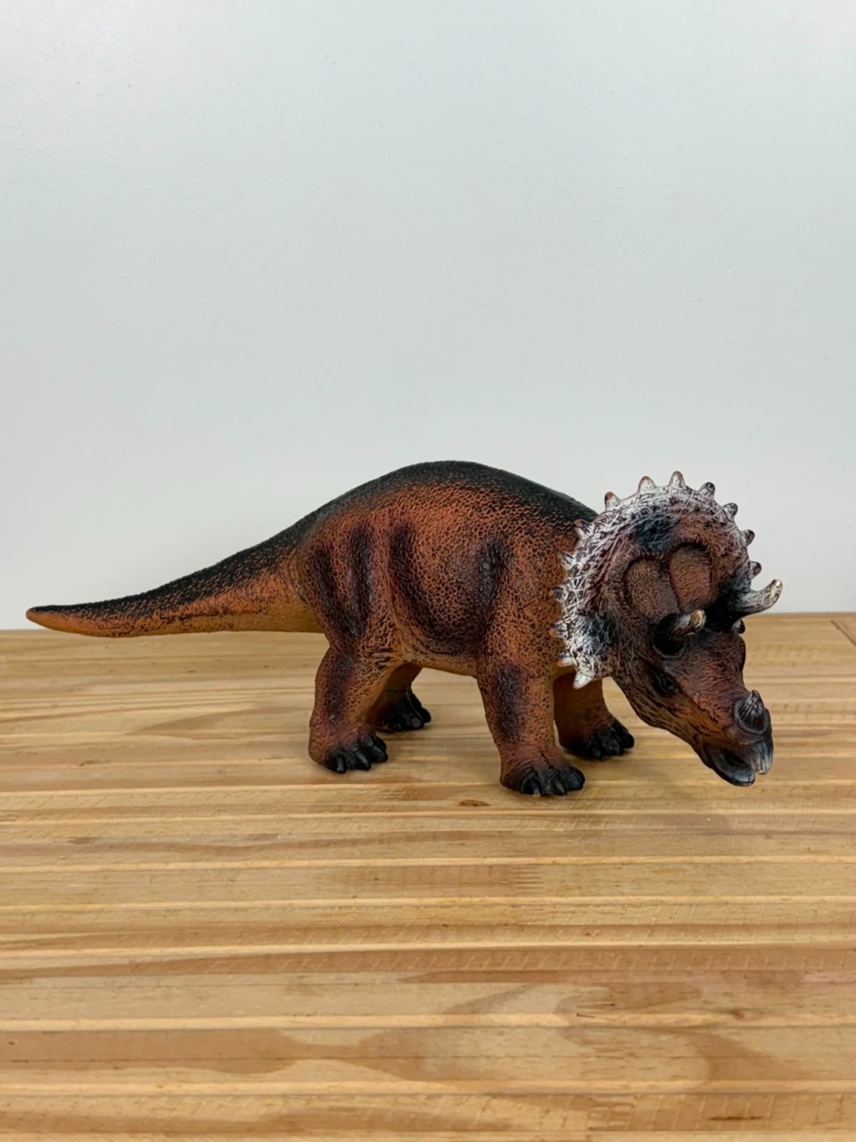 Dinossauro Decorativo (Triceratops) - Selminha Lokfest