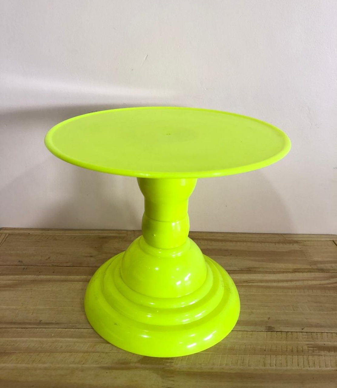 Bandeja Redonda Plástica Amarelo Neon (22X19) - Selminha Lokfest