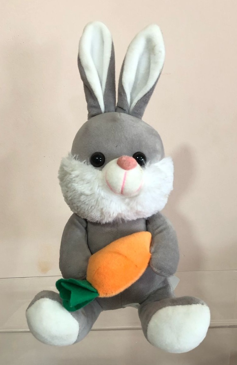 Coelhinho da Pascoa Cinza Pelúcia - Selminha Lokfest