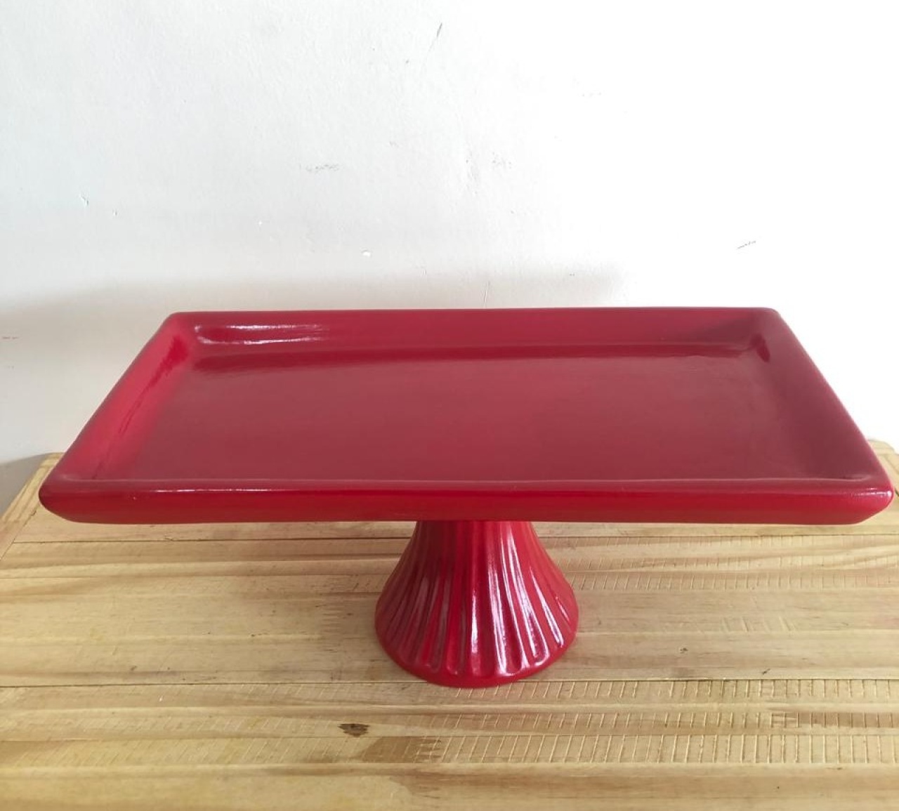 Bandeja Retangular C/ Pé de Cerâmica Vermelha (30Cm) - Selminha Lokfest
