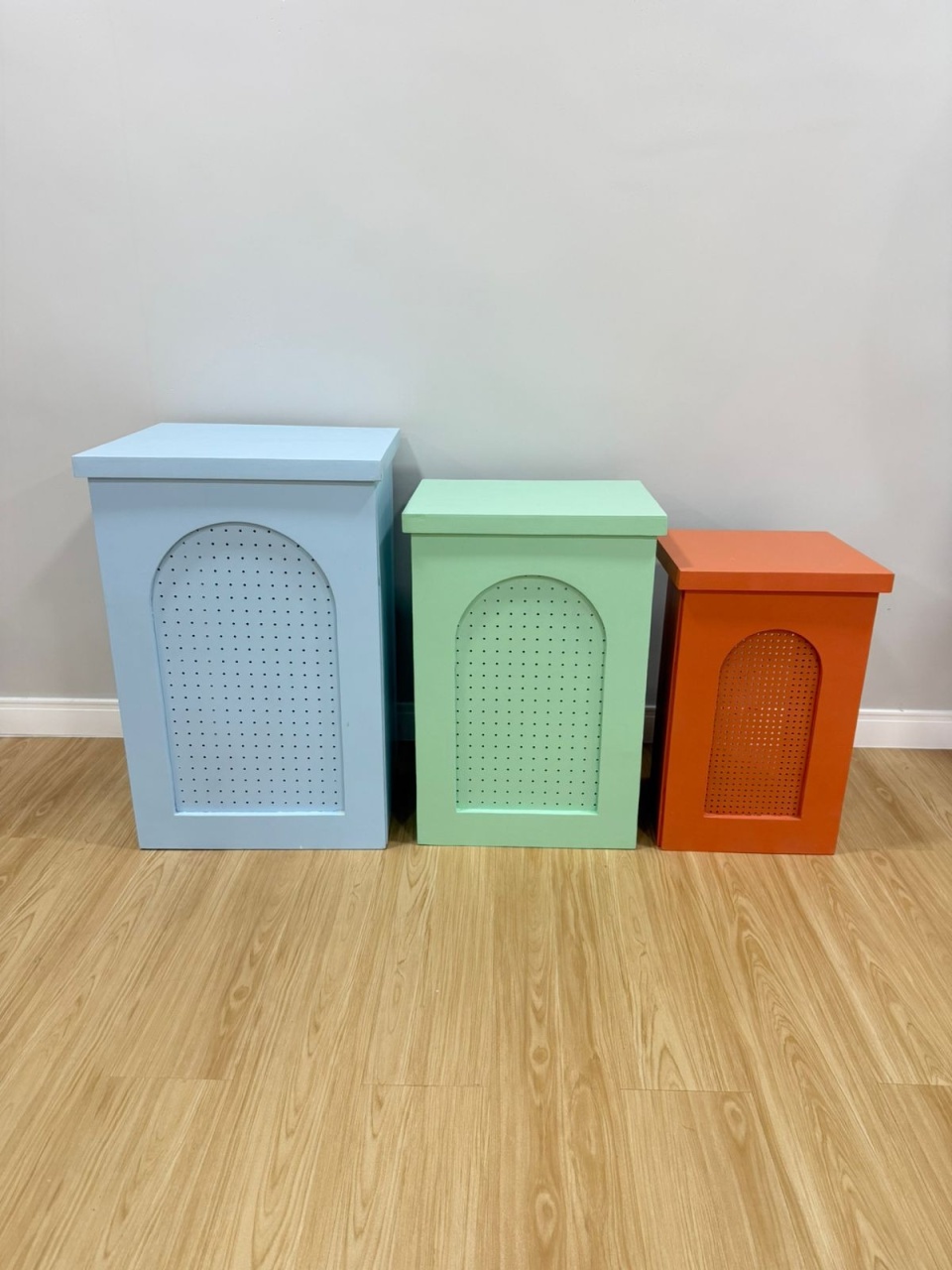 Trio de Mesas Quadradas Perfuradas Coloridas Mdf (Azul,Verde,Laranja) - Selminha Lokfest
