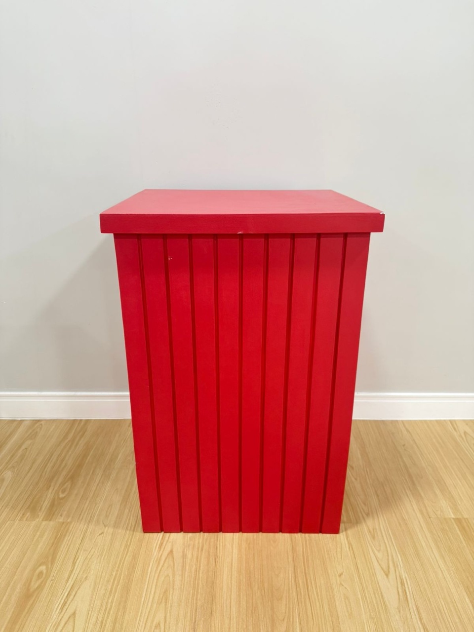 Mesa Quadrada Ripada Grande Vermelha - Selminha Lokfest
