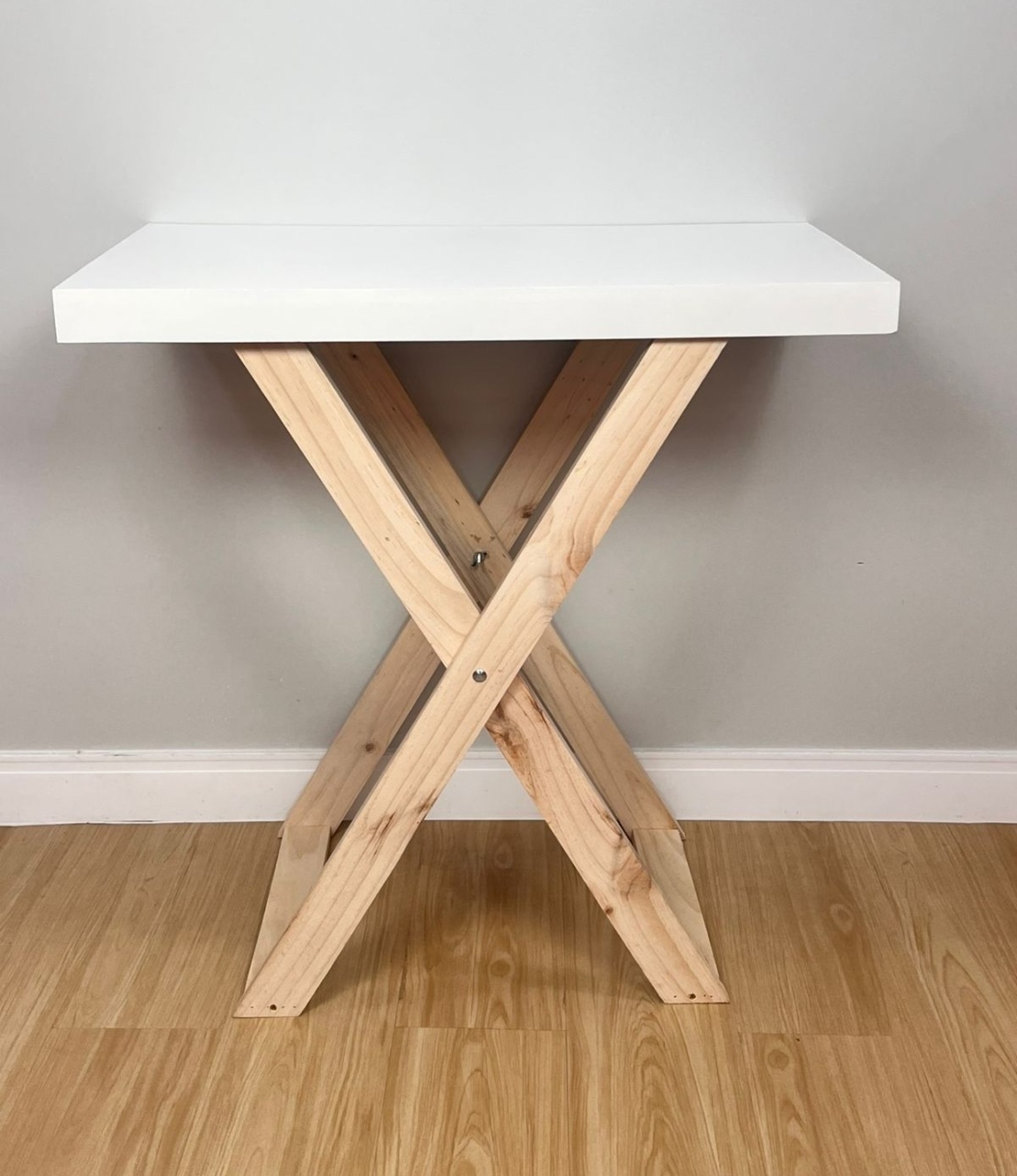 Mesa Cavelete Branca (80Cm) - Selminha Lokfest