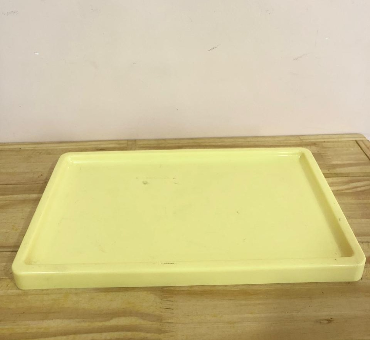 Bandeja Retangular Plástica Amarelo Bebê (30Cm) - Selminha Lokfest